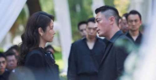 霍建华夫妇约会被偶遇！林心如素颜出镜变化大，脸蛋发福肤色黝黑