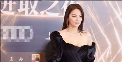 搜狐时尚盛典：Angelababy一袭白裙轻松获胜，娄艺潇不走寻常路