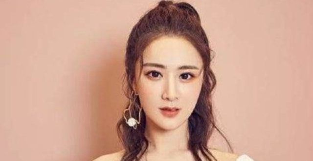 薇娅事件后续：浙江台为她定制的综艺被替换，老家撤下她的标语
