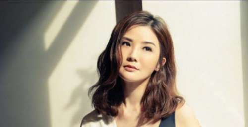 蔡卓妍：郑中基前妻、陈伟霆前任，被张智霖催婚，迷倒百亿太子爷