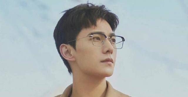 杨洋变了，军艺校草终究是逃不过，网友：再也不是之前的杨洋了