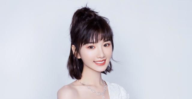毛晓彤：生活能亮出不输于爱情与童话的利剑