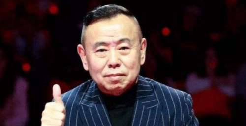 老艺术家潘长江现身奥体，为冬奥工作人员送手套，今年会上？