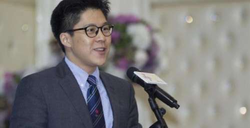 霍启刚被逼无奈选“弃商”？霍英东用一块钱，就让他损失了三千万