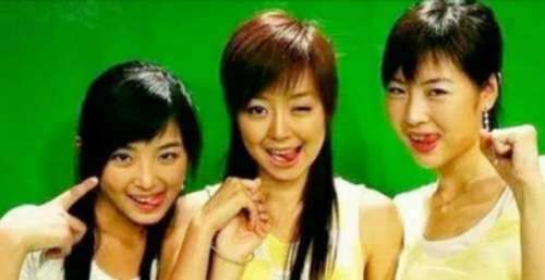 张杰送郁可唯《快女》号牌掀回忆杀，如今超女、快女谁混出头了？