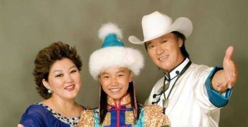 “吉祥三宝”乌日娜：丈夫病逝3年多，3个儿女让她在悲痛中坚强