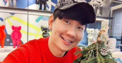 林俊杰风波后首发动态，开心晒照庆祝圣诞，心情不受争议事件影响