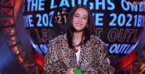 《脱口秀跨年》整挺好，金晨和热巴尽力了，全场最佳必须是他俩