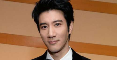 王力宏给媒体送热饮缓和关系，网友：还在维护优质偶像形象？