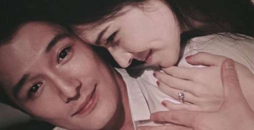 婚后生活不如意？官宣婚讯后首面，与王少伟同框双眼通红