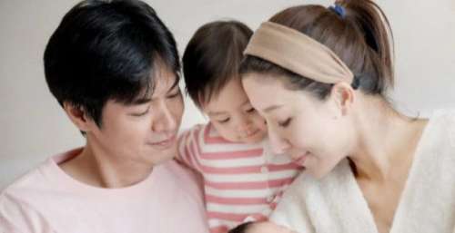 明星家庭过圣诞齐晒娃，安以轩学会走路，罗仲谦儿子正面曝光