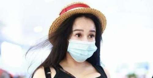 冉莹颖与好友合影流出诡异表情！网友：妖怪，我都不认识她了
