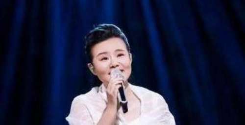 1999年，谢津洗完澡后从23楼纵身而下，成了韦唯一生的痛