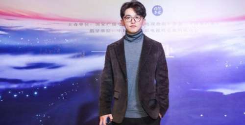 他是跑男史上“最帅导演”，22岁就成万人迷，颜值不输蔡徐坤！