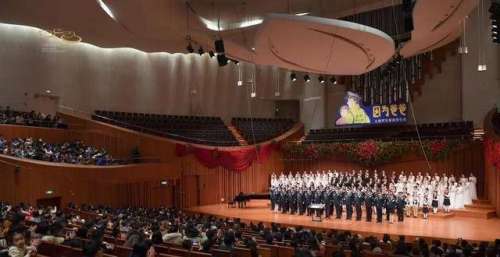 歌颂英雄父亲，礼赞人民警察！儿童声乐套曲《因为爸爸》昨晚江苏大剧院上演
