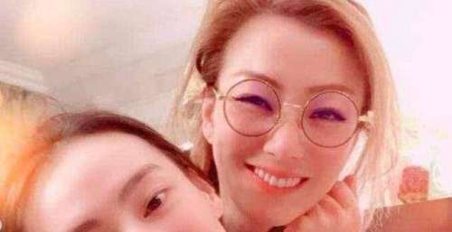 梁洛施大儿子近照曝光，笑起来颇像李泽楷！晒礼物让郭嘉文担忧！