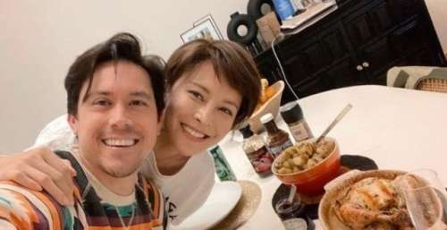 TVB小花亲自下厨与男友在家享受二人世界 剪短发后和男友有夫妻相