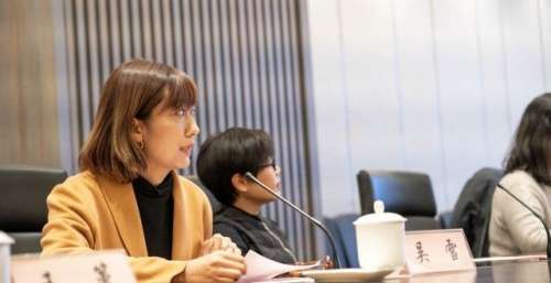 电影《穿过寒冬拥抱你》领跑“跨年档”票房