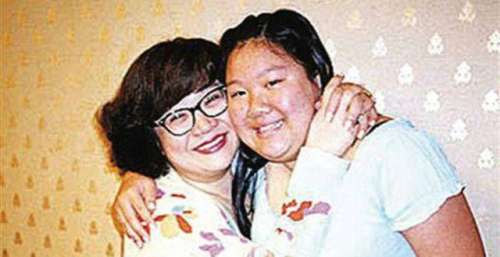 郑欣宜夺最佳女歌手！台上意外跌倒仍保持笑容，自嘲像翻转的乌龟