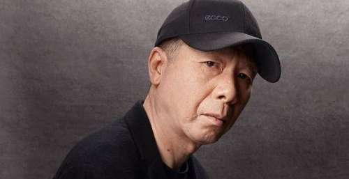 王朔落魄时，冯小刚送去了5万块，却被王朔一把扔了出去