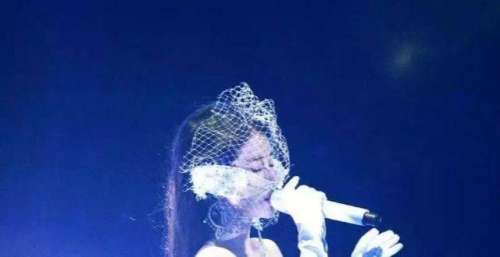 她是好声音冠军中最火的一位，如今已成为影视圈最抢手的女人