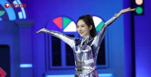 在《集合！开心果》中，这位聋哑女孩的“元宇宙”单口喜剧感动全场