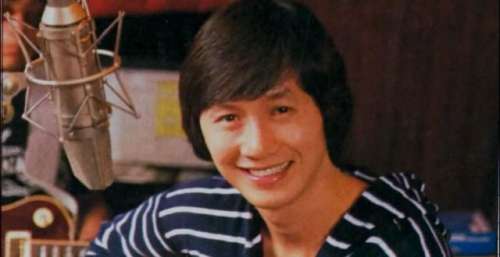 香港第一代歌神，1992年宣布退圈
