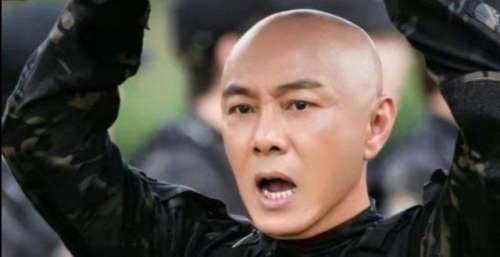 自曝计划两三年出自传，56岁张卫健内地人气急升，感恩受网友善待