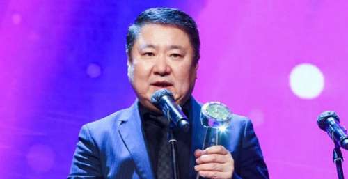 金巧巧老公4字夸人，王一博意想不到，易烊千玺引发争论
