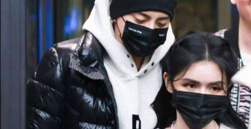 王大陆甜蜜约会被拍，当街牵手搂抱女友蔡卓宜，爱得难舍难分