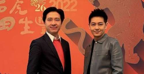 林志颖晒与亲弟表演合照！嘴边一圈胡茬没刮，兄弟长相对比强烈