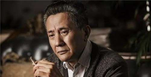 肖战和老戏骨张志坚“父子”联动，发布动态：要做正确的事有深意
