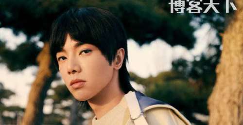 华晨宇×博客天下跨年刊封面专访。华晨宇：明月松间照