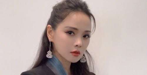 女儿为伊能静新歌和声，秦昊：家里的两个公主合体唱歌了！