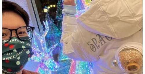 万梓良前妻与女儿同框，爱女剪短发打扮似小伙，名校毕业事业有成