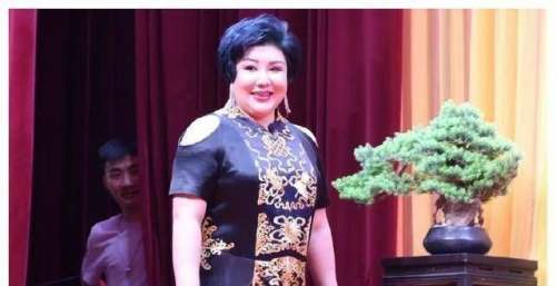 德云社董事长王惠深夜发文，众演员纷纷转发，网友：发生了什么事