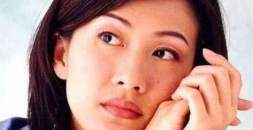闪婚嫁给自己的经纪人，现如今老公破产满头白发，被迫拍戏养家