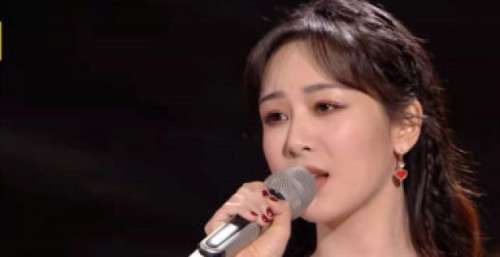 芒果跨年换主持人却不放流量，吴昕谢娜变表演嘉宾，王一博脸太肿