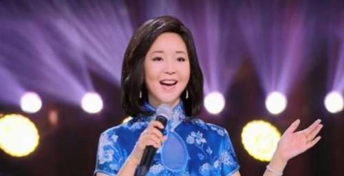 超级逼真，江苏卫视跨年演唱会和邓丽君的虚拟形象同台演唱