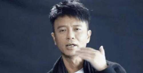 李克勤谭咏麟跨年晚会请大家聚餐，故意让谢霆锋来结账，理由超搞笑