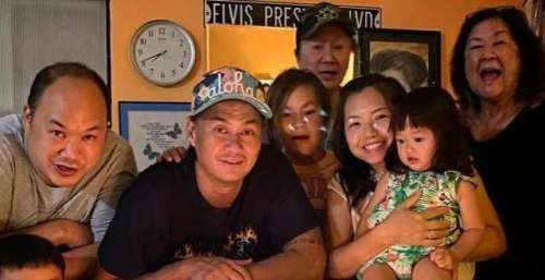 73岁许冠杰近况曝光！和家人欢聚一堂，千万豪宅尽显温馨