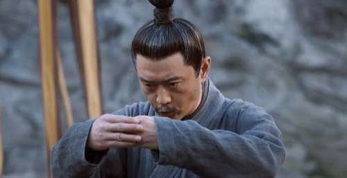《雪中悍刀行》这位“新老头”，一出场就被夸，年轻时才是真帅气
