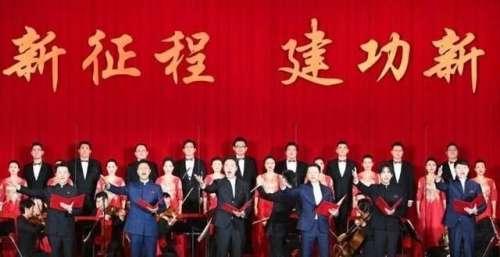 刘德华段奕宏上新闻联播！帅气得令人挪不开眼，张韶涵红裙站c位
