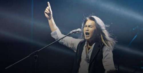 62岁迪克牛仔参加大陆跨年晚会演唱《大中国》，有人酸了