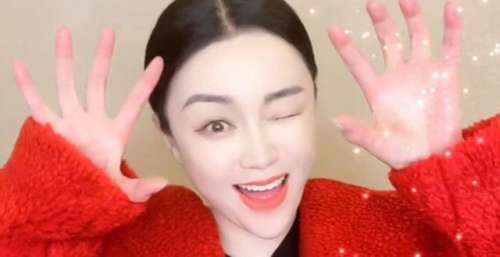 又老一岁，赵本山御用女艺人，晒名酒，卖榴莲，跳舞成了一级演员