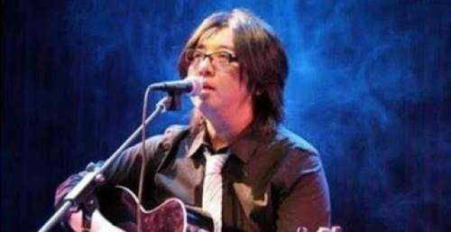 53岁袁惟仁成植物人，二姐悉心照料，其子女被怒斥不孝