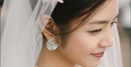 新年“壁咚”的陈晓和陈妍希，“恩爱值”能回到婚纱吻时期吗？
