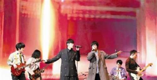 周杰伦助阵五月天演唱会