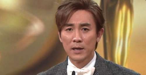 TVB颁奖礼！狄龙颁奖给姜大卫力破不和传闻，儿子爆冷成双料视帝