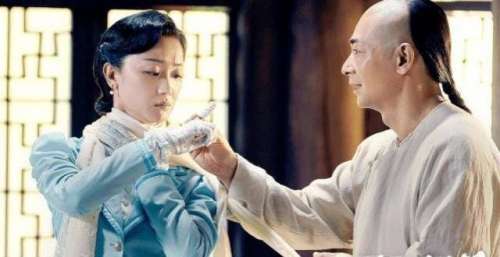 新片雪藏5年，赵文卓请来国际动作巨星出演，一上映就撞上吴京
